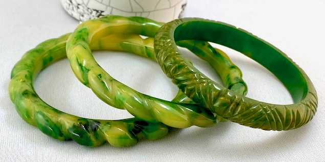 BB137 marbled green bakelite bangles